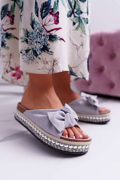 Flip -flops pentru femei cu cocards cu talpă groasă gri Milady