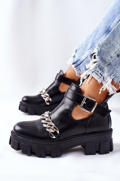 Bottes Avec Une Chaîne Tourment Noir