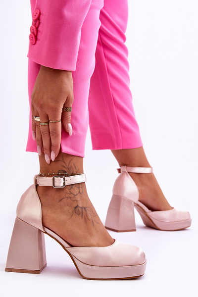 Madingi bateliai ant masyvių kulnų smėlio spalvos Sandia