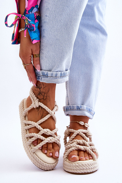 Modische geflochtene Damensandalen Hell beige Tiffanie