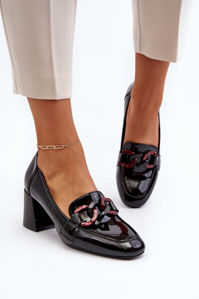 Schwarze Lackpumps mit Kette Paliotte