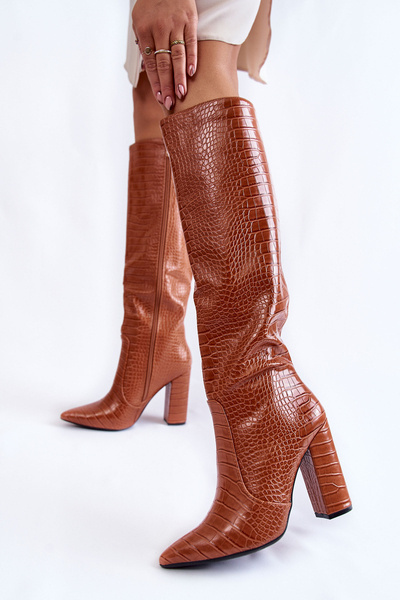 Modische Stiefel auf einer Stange Camel Constancy