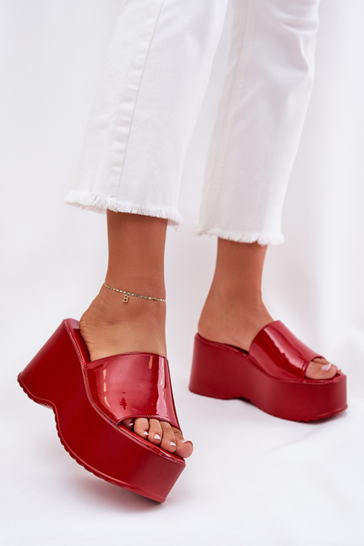 Lacquered Women's Slippers On Platform And Wedge Red Nellevia