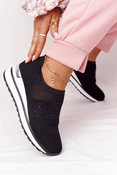 Ažūriniai „Wedge Slip-On“ sportbačiai, juodi „Sophia“.