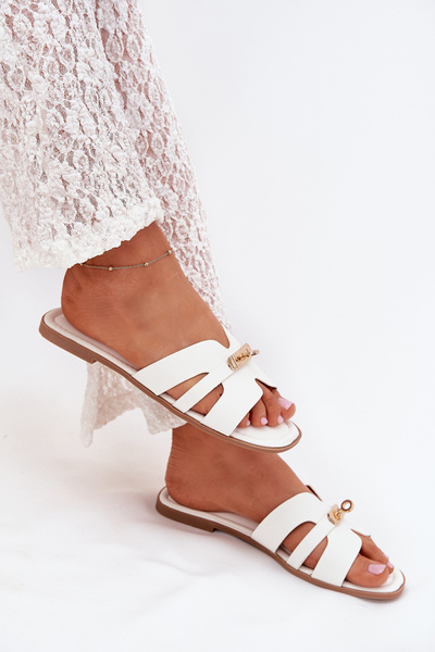 Flache Damen Pantoletten Mit Riemen Und Goldenem Detail Weiße Kerenza