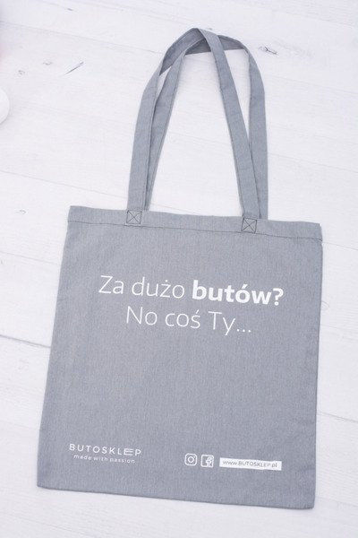 Szürke vászontáska túl sok cipő