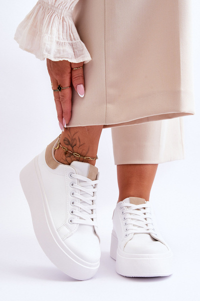 Pantofi sport pe o platformă masivă albă și bej boneti