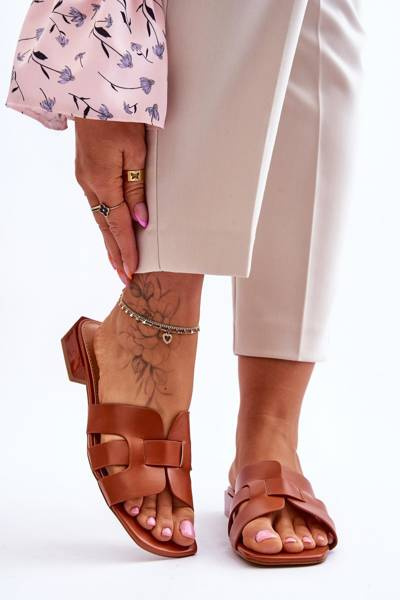 Classic Women's Leather Slippers Camel Fendy