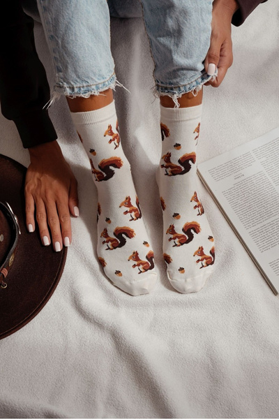 Damensocken Eichhörnchen und Nüsse Ecru