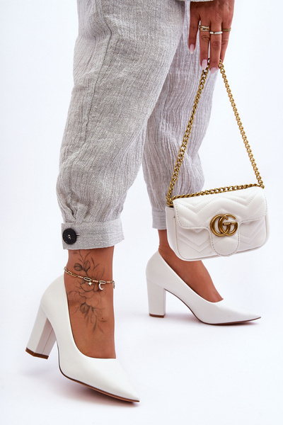 Talons classiques sur un talon blanc Odessa