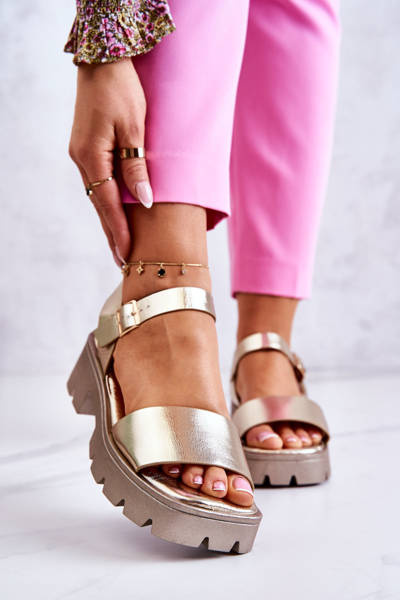 Sandales En Cuir À Talon Doré Soviétique