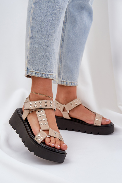 Verzierte Sandalen auf Plateau beige Tatellia