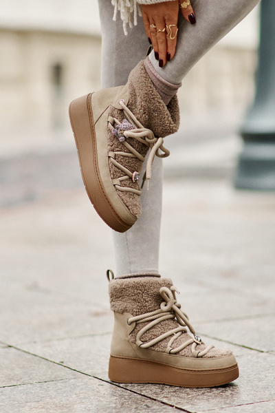 Bottes de neige pour femmes avec décorations et fourrure d'agneau marron Almatiza