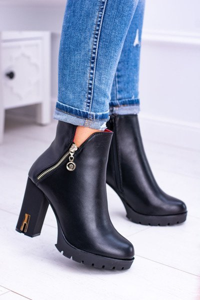 Black extravagant Superlove boots