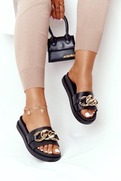 Šlepetės ant platformos su grandine juodos atostogos