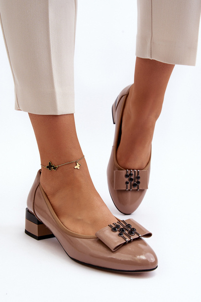 Escarpins à Talon Bloc en Cuir Verni Beige Ilvanna