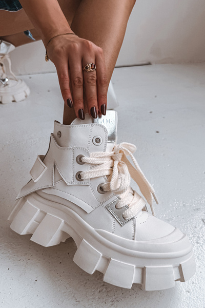 Bőrből készült szigetelt sportcsizmák GOE SS2N4055 fehér