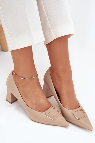Pumps Mit Dekorativer Schnalle Nude Seriva