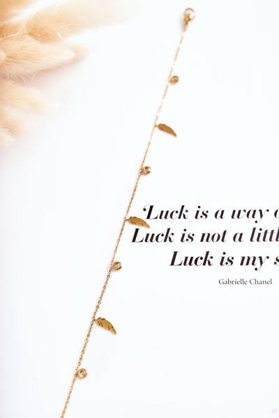 Láb karkötő tollakkal és cirkónium arany