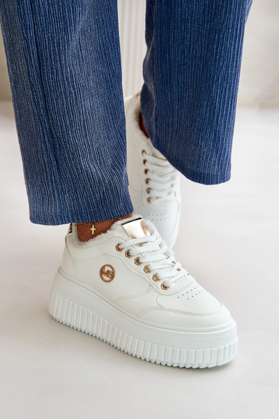 Baskets chaussures de sport pour femmes isolées sur semelle massive blanc Ardiela