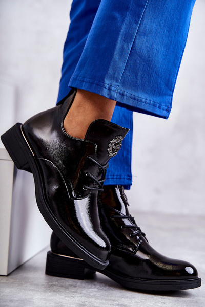 Schnürboots aus Lackiert mit Ausschnitten Schwarze Fabiana