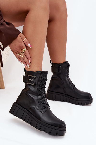 Damen Stiefeletten auf Plateau mit dekorativem Detail isoliert schwarz Lyrana