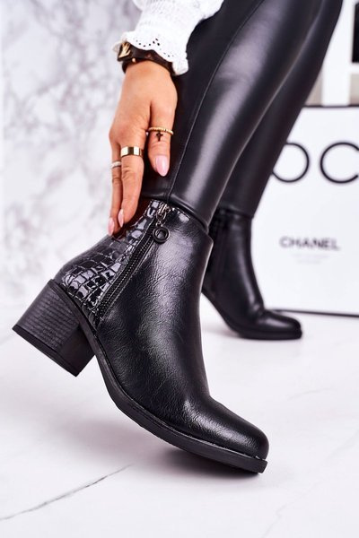 Bottes isolées pour femmes sur un talon imprimé animal noir confiance