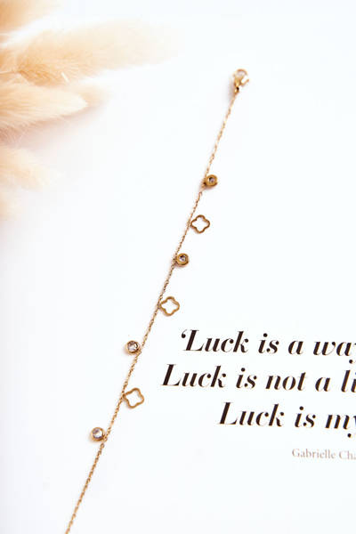 Klassisches Armband an einer dünnen Kette mit Goldverzierungen