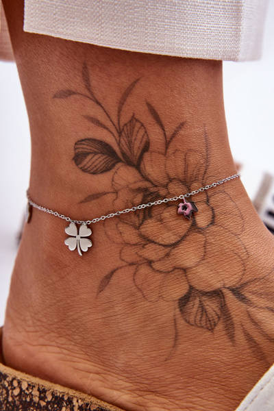 Knöchelarmband mit modischen Silberanhängern