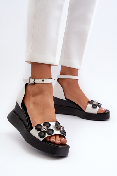 Damen Plateau- und Keilsandalen mit Blumen Weiß Foviana