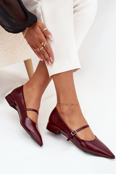 Lackierte Ballerinas mit zartem Absatz mit Riemen Bordeaux Isvella