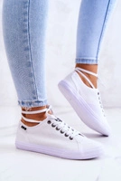 Baltas