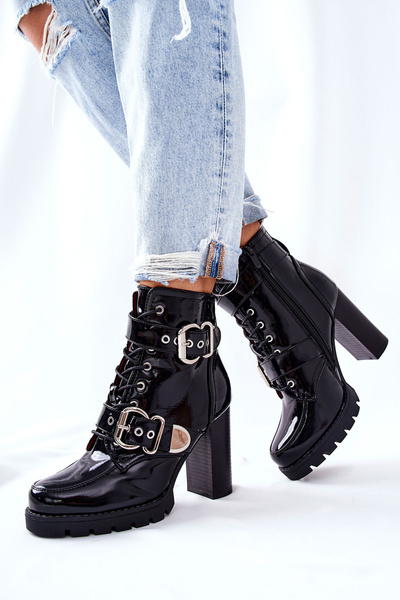 Cizme gleznei negre strălucitoare cu flaris de cataramă