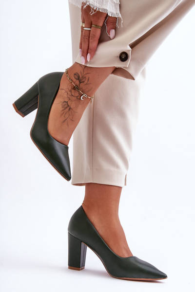 Talons classiques sur le stylet vert foncé Odessa