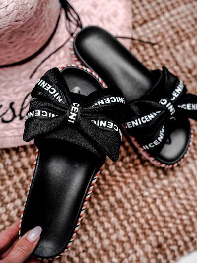 Flip-flop-uri pentru femei cu tarela neagră cu bowtie