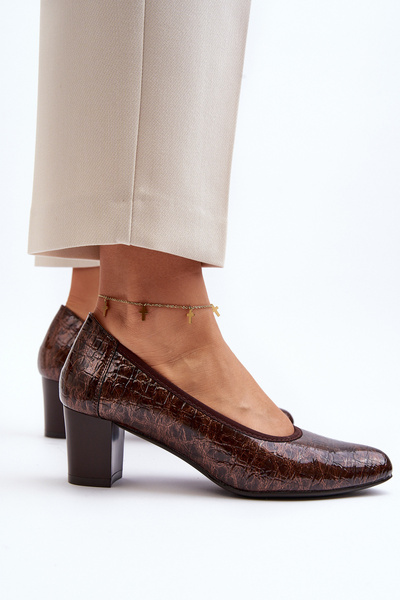 Braune Lackpumps mit Prägung Cynania