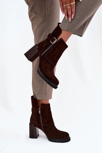 Stiefeletten aus Naturvelours mit Blockabsatz mit Schnalle Vinceza 91152 Schokoladenbraun