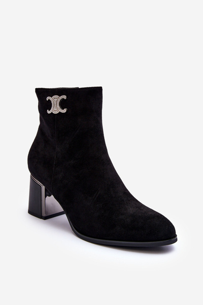 Zierliche Lederstiefel Auf Einem Absatz Schwarz Dwinja