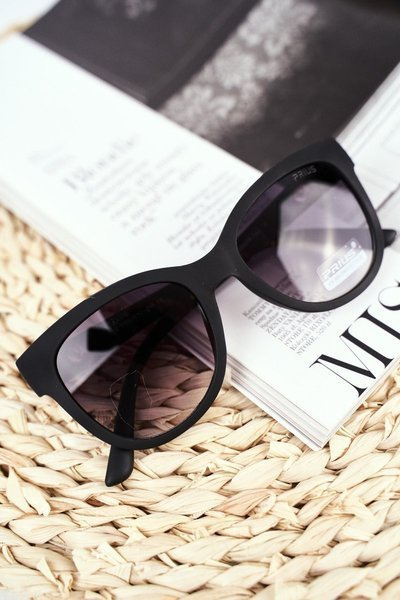 Lunettes de soleil Femme Prius PR-V85 Noir Noir Dégradé Mat