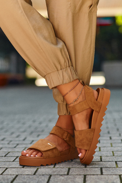 Sandales à plateforme en daim pour femmes Big Star NN274705 Marron