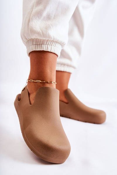 Modische braune Meriko Gummi Clogs