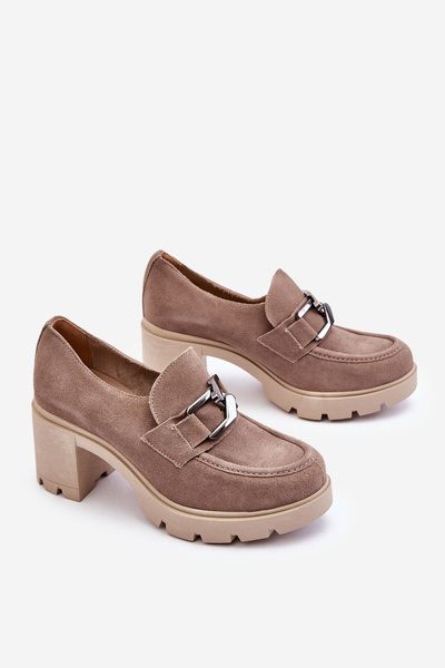 Chaussures élégantes sur un pilier avec argent foncé et décoration beige Harmell