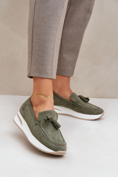Mocassins Sur Un Talon Délicat En Suède Écologique Vert Challavia