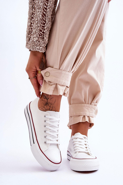 Moteriški sportbačiai ant storos platformos, baltos spalvos