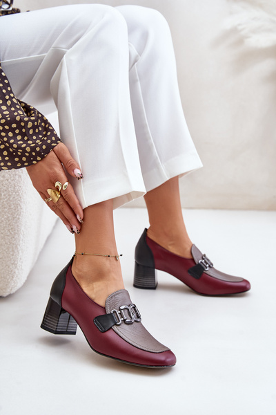 Talons En Cuir Sur Un Talon Bloc Avec Une Décoration Dorée Laura Messi 2861 Bordeaux