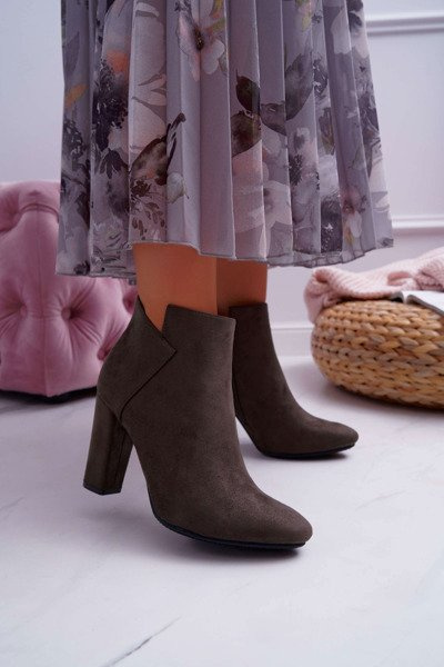 Bottines à talons aiguilles en daim kaki à volants pour femmes