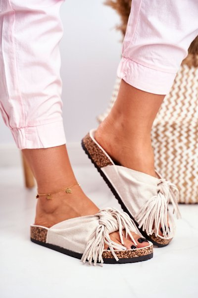 Moteriškas kreminis kutas „Marina“.