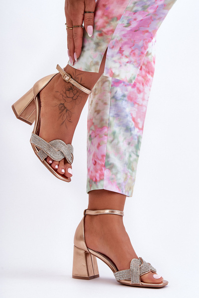 Sandalen Mit Niedrigem Absatz Und Jet-Steinen Rosa Goldene Monra