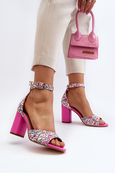Sandales Vitamella roses à motifs de fleurs avec talons aiguilles